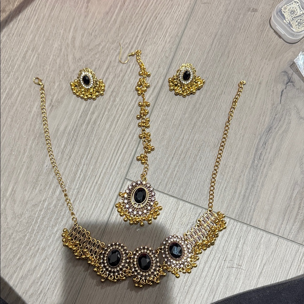 Elegant Gold and Black Jewelry Set